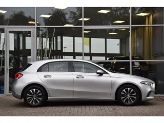 Foto 17 van Mercedes-Benz A-klasse A180 Business Solution Automaat | BTW | Widescreen | Camera | CarPlay | LED