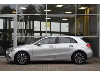 Foto 14 van Mercedes-Benz A-klasse A180 Business Solution Automaat | BTW | Widescreen | Camera | CarPlay | LED