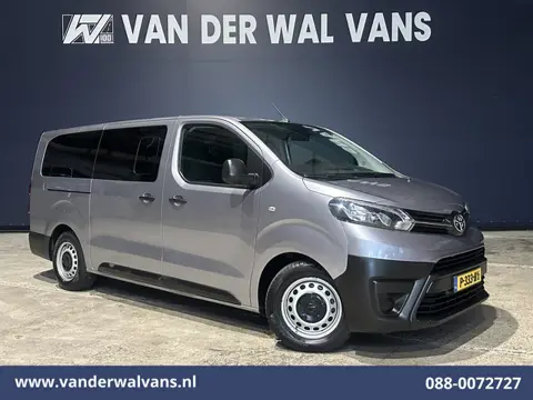 Toyota Proace Shuttle 1.5 D-4D 120pk L3H1 Personenbus 9 Zitplaatsen Euro6 Airco | Navigatie | Apple 