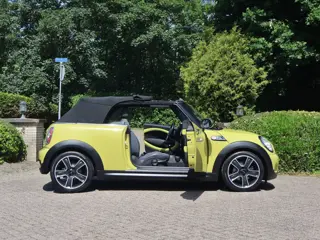 Foto 13 van Mini Mini Cabrio 1.6 Cooper S 175pk Xenon/17"/Stoelverwarm