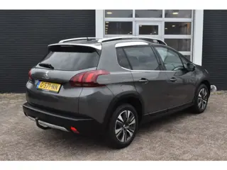Foto 14 van Peugeot 2008 PureTech 130 Allure Automaat | Trekhaak | Panoramadak | Airco | Navi |