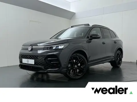 Volkswagen Tiguan 1.5 eHybrid R-Line Edition | 272 PK | SoH 100% | Trekhaak wegklapbaar | Adaptive C