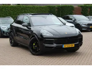 Porsche Cayenne 3.0 E-Hybrid / Trekhaak / Panoramadak / 360Camera / Softclose / 21'' / Luchtvering /