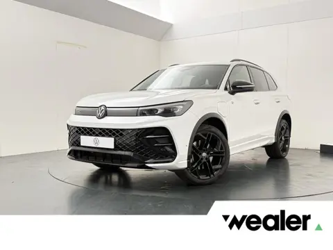 Volkswagen Tiguan 1.5 eHybrid R-Line Edition | 272 PK | SoH 100% | Trekhaak wegklapbaar | Adaptive C
