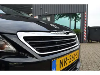 Foto 14 van Peugeot 308 SW 1.2 PureTech Blue Lease | Dealer onderhouden | Riem vervangen