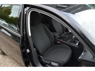 Foto 13 van Peugeot 308 SW 1.2 PureTech Blue Lease | Dealer onderhouden | Riem vervangen