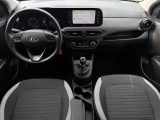 Foto 11 van Hyundai I10 1.0 Premium | Camera | Stoelverwarming | Navigatie by App | Climate control | Cruise Con