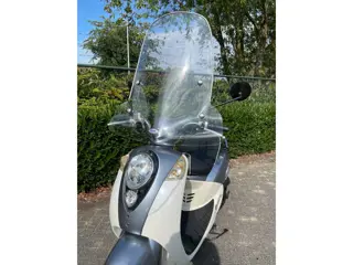 Foto 14 van SYM Mio 50 Scooter Windscherm Hoog BETAAL met in3
