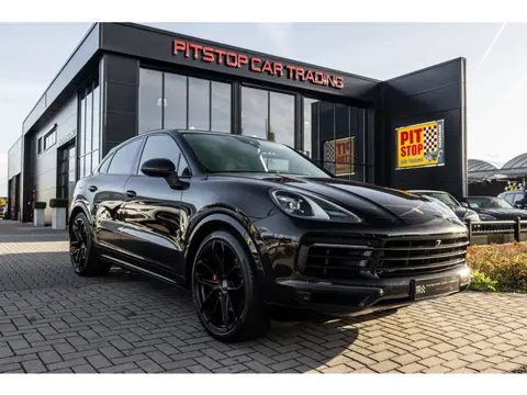 Porsche Cayenne Coupé 3.0 E-Hybrid, Pano, Trekhaak, PASM, Chrono, All Black!