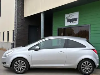 Foto 16 van Opel Corsa 1.2-16V '111' Edition|1e Eigenaar|Airco|CruiseControl|Elektr.ramen|LM-Velgen|NAP|Nieuwe A