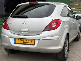 Foto 17 van Opel Corsa 1.2-16V '111' Edition|1e Eigenaar|Airco|CruiseControl|Elektr.ramen|LM-Velgen|NAP|Nieuwe A