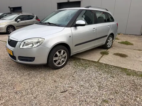 Skoda Fabia Combi 1.2-12V Go Met airco en nieuwe apk