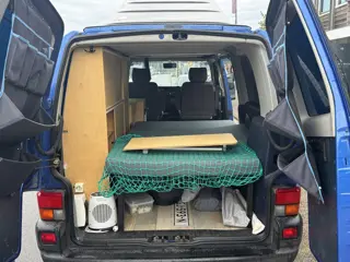 Foto 14 van Volkswagen Caravelle Camper 102 pk | automaat | youngtimer