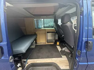 Foto 11 van Volkswagen Caravelle Camper 102 pk | automaat | youngtimer
