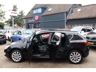 Foto 15 van Opel Astra 1.6 Cosmo ,107.000 km , NL Auto , Nap