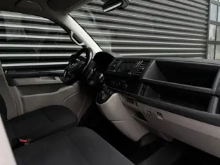 Foto 20 van Volkswagen Transporter 2.0 TDI L2H2| 180PK|CAMERA| CARPLAY| SENSOREN| TREKHAAK|