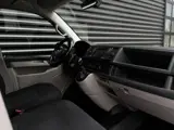 Foto 30 van Volkswagen Transporter 2.0 TDI L2H2| 180PK|CAMERA| CARPLAY| SENSOREN| TREKHAAK|