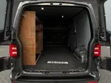 Foto 26 van Volkswagen Transporter 2.0 TDI L2H2| 180PK|CAMERA| CARPLAY| SENSOREN| TREKHAAK|