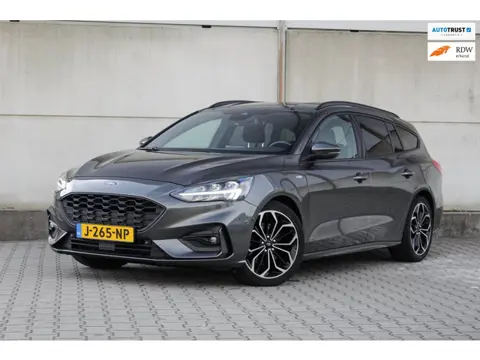 Ford Focus Wagon 1.0 EcoBoost Titanium Business - ST-Line - Automaat - Camera - Trekhaak - Stuurverw