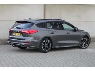 Foto 19 van Ford Focus Wagon 1.0 EcoBoost Titanium Business - ST-Line - Automaat - Camera - Trekhaak - Stuurverw