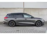 Foto 27 van Ford Focus Wagon 1.0 EcoBoost Titanium Business - ST-Line - Automaat - Camera - Trekhaak - Stuurverw