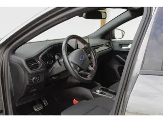 Foto 15 van Ford Focus Wagon 1.0 EcoBoost Titanium Business - ST-Line - Automaat - Camera - Trekhaak - Stuurverw