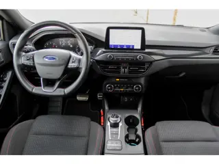 Foto 14 van Ford Focus Wagon 1.0 EcoBoost Titanium Business - ST-Line - Automaat - Camera - Trekhaak - Stuurverw