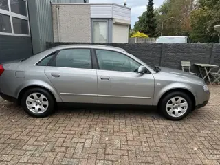 Foto 13 van Audi A4 Limousine 1.6