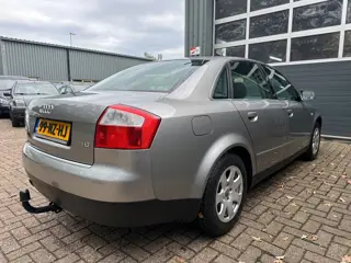 Foto 11 van Audi A4 Limousine 1.6