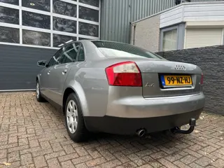 Foto 10 van Audi A4 Limousine 1.6