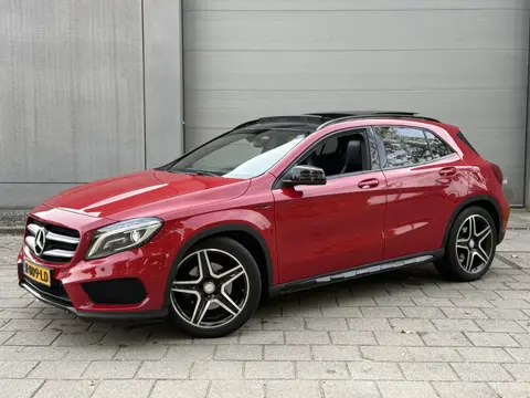Mercedes-Benz GLA 250 4Matic Edition 1 (PANORAMADAK, TREKHAAK, NAVIGATIE)