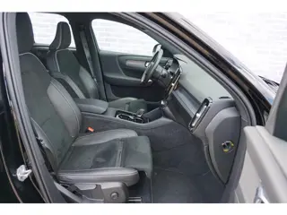 Foto 16 van Volvo XC40 Recharge P8 AWD R-Design | Trekhaak | Adaptieve cruise control | vierwiel aandrijving | G