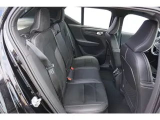Foto 17 van Volvo XC40 Recharge P8 AWD R-Design | Trekhaak | Adaptieve cruise control | vierwiel aandrijving | G
