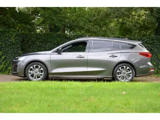Foto 16 van Ford Focus Wagon 1.0 EcoBoost Hybrid ST Line Navi/Led/Pdc/Ecc/Trekhaak/Achteruitrijcamera/Privacy-Gl