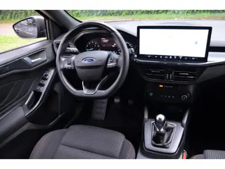 Foto 15 van Ford Focus Wagon 1.0 EcoBoost Hybrid ST Line Navi/Led/Pdc/Ecc/Trekhaak/Achteruitrijcamera/Privacy-Gl