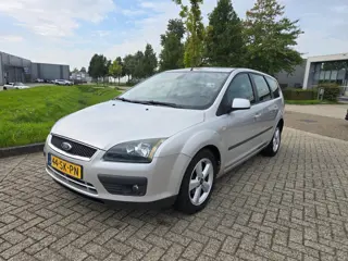 Foto 20 van Ford Focus Wagon 1.6-16V Futura Airco