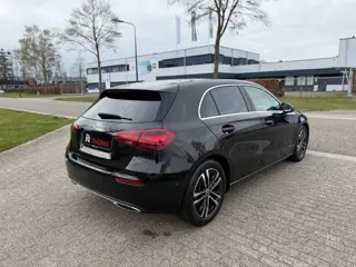 Foto 19 van MERCEDES-BENZ A-KLASSE 180 Star Edition Luxury Line Navi Camera