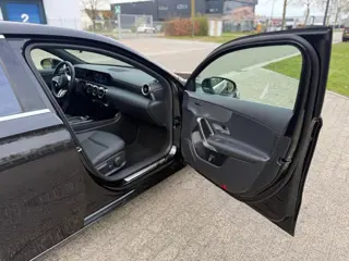 Foto 11 van MERCEDES-BENZ A-KLASSE 180 Star Edition Luxury Line Navi Camera