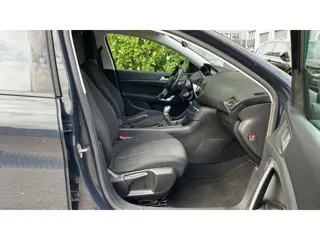 Foto 17 van Peugeot 308 SW 1.2 PureTech Blue Lease-Navi-Clima-Cruise-APK