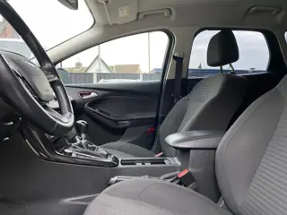 Foto 13 van Ford Focus Wagon 1.5 Titanium NIEUWSTAAT NAVI CRUISE KEYLESS CAMERA PDC CLIMA