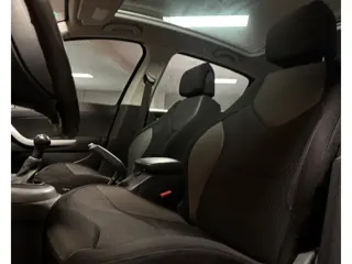 Foto 14 van Peugeot 308 1.6 VTi XT|NAP|APK08-27|Panoramadak|CruiseCntrl|Airco|Elekramen|