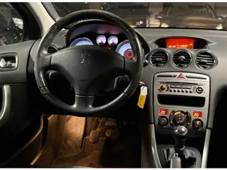 Foto 17 van Peugeot 308 1.6 VTi XT|NAP|APK08-27|Panoramadak|CruiseCntrl|Airco|Elekramen|