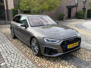 Foto 14 van Audi A4 Avant 45 TFSI quattro S-edition Panodak Matrix