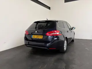 Foto 20 van Peugeot 308 SW 1.2 PureTech Blue Lease Executive (bj 2015)