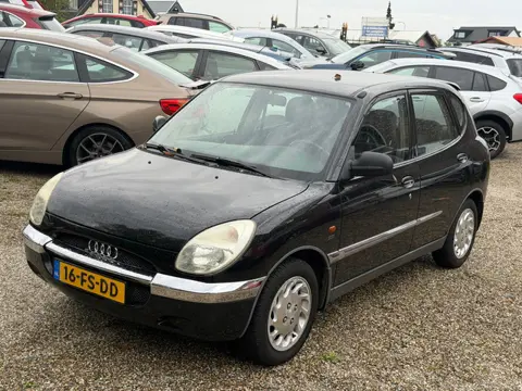 Daihatsu Sirion 1.0-12V ZTi Automaat Goede Airco Nieuwe Distributie Nieuwe Apk