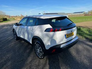 Foto 19 van Peugeot 2008 1.2 PureTech Active Navigatie Pdc Enz