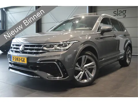 Volkswagen Tiguan 1.5 TSI 2X R-line leer pano camera trekhaak 19 inch !!