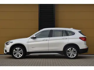 Foto 11 van BMW X1 sDrive20i * Trekhaak * LED * Leder * Stoelverwarming * 18''LM *