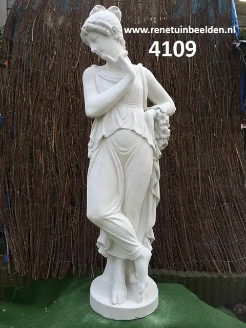 Flora. een mooie vrouwen beeld. Nr 4109