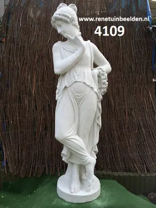 Flora. een mooie vrouwen beeld. Nr 4109